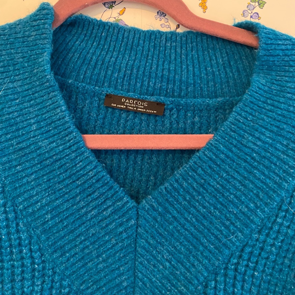 Vibrant blue sweater with no use. Super cozy.